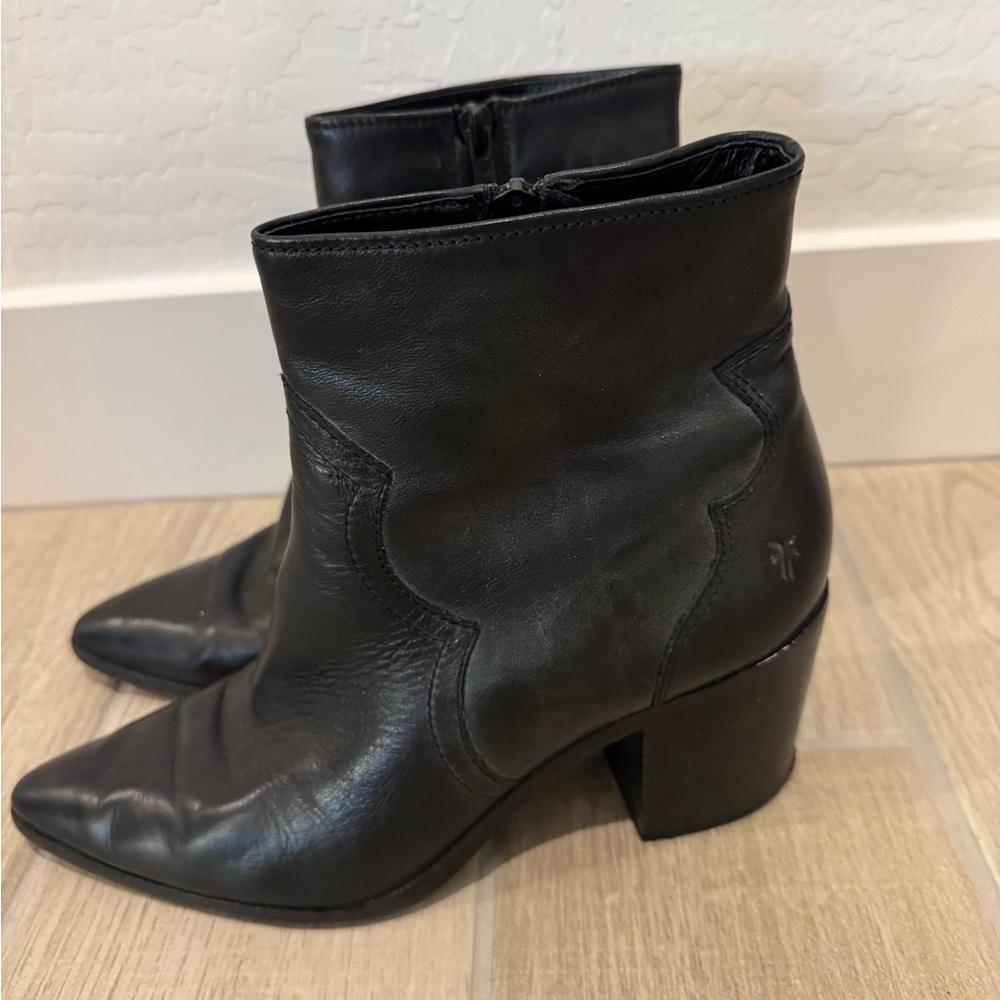 FRYE Flynn Short Inside Zip Ankle Booties | 10M | Black - Picture 3 of 10